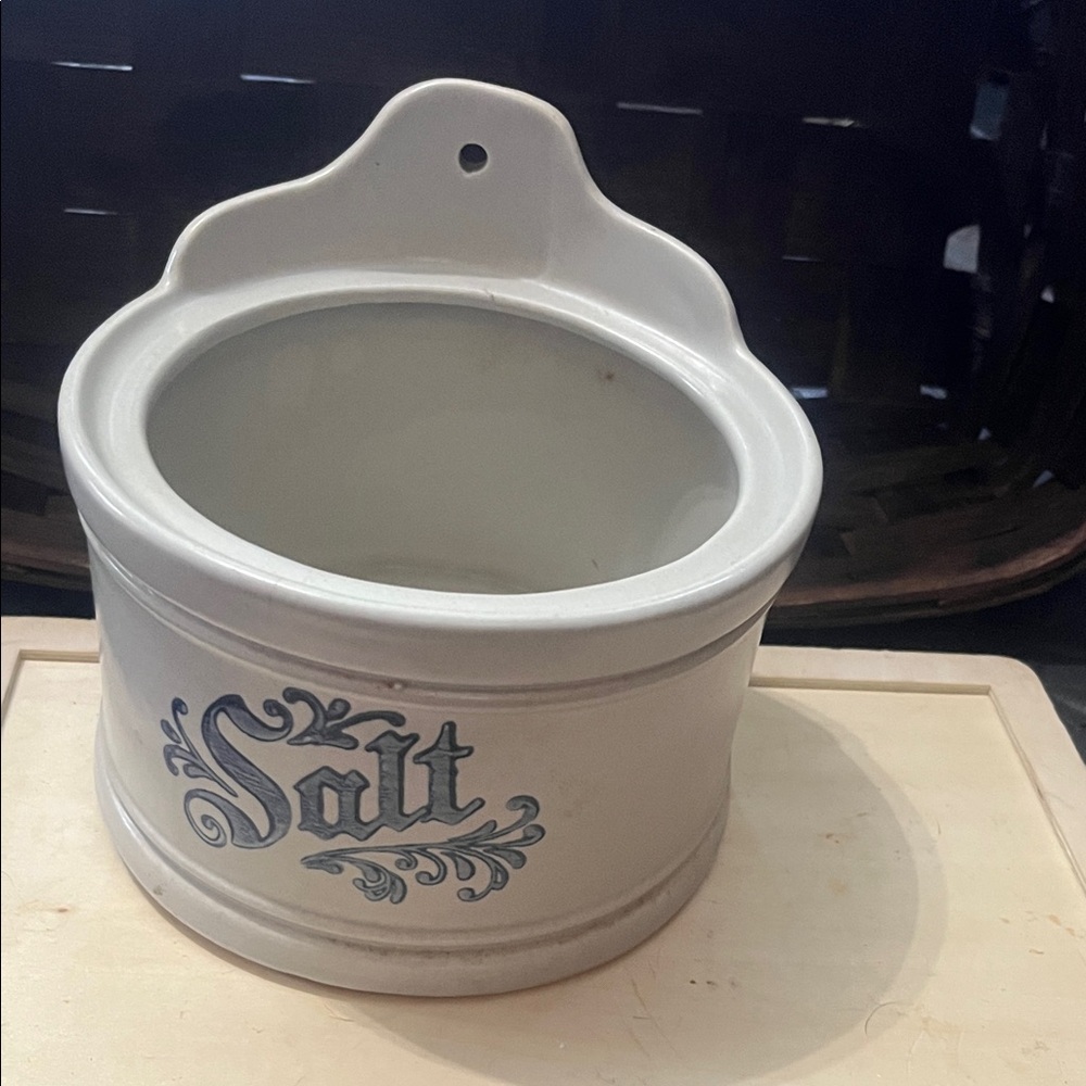 Vintage Pfaltzgraff Yorktowne White Ceramic Salt Cellar